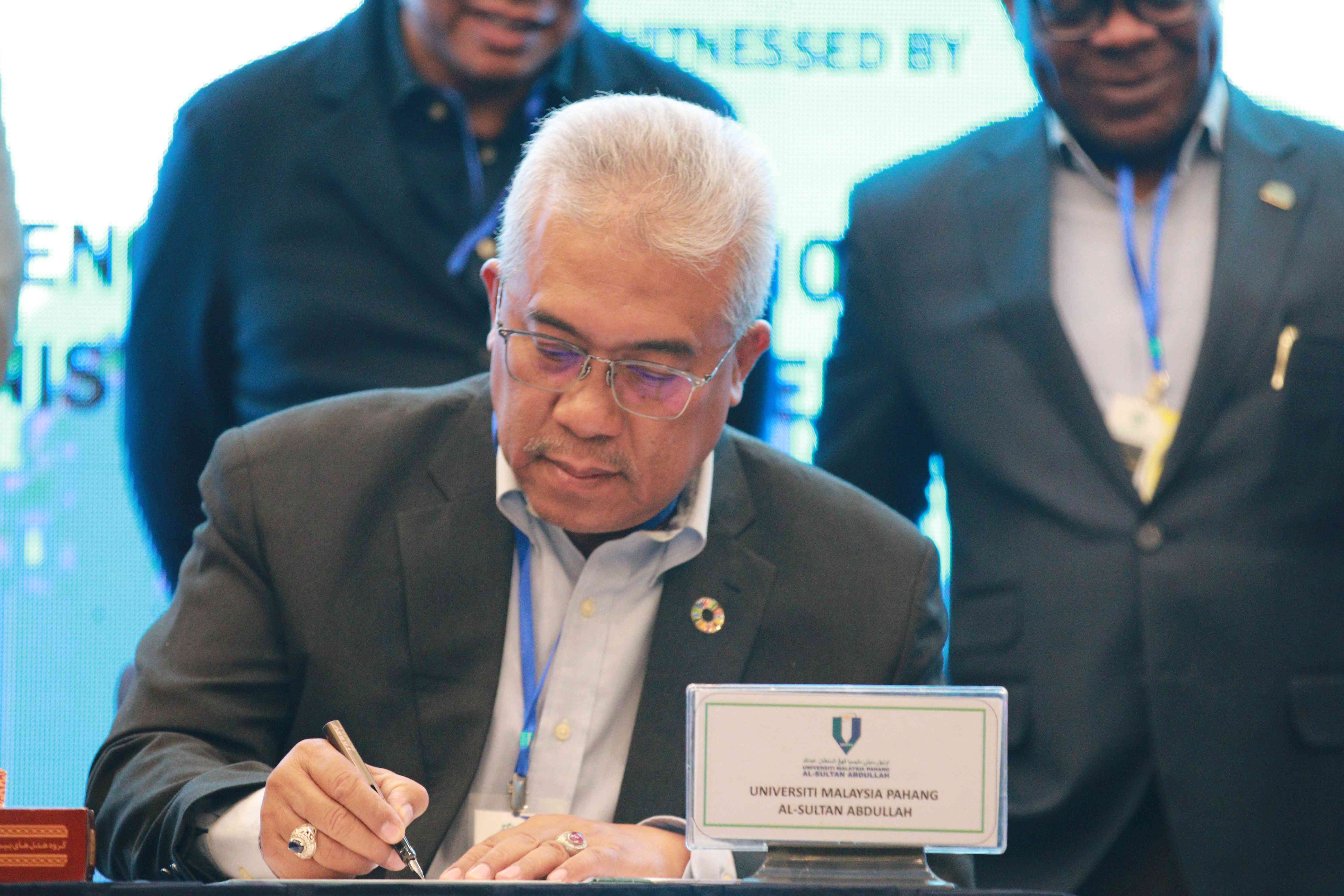 MoU Signing between D-8 International University and Universiti of ...